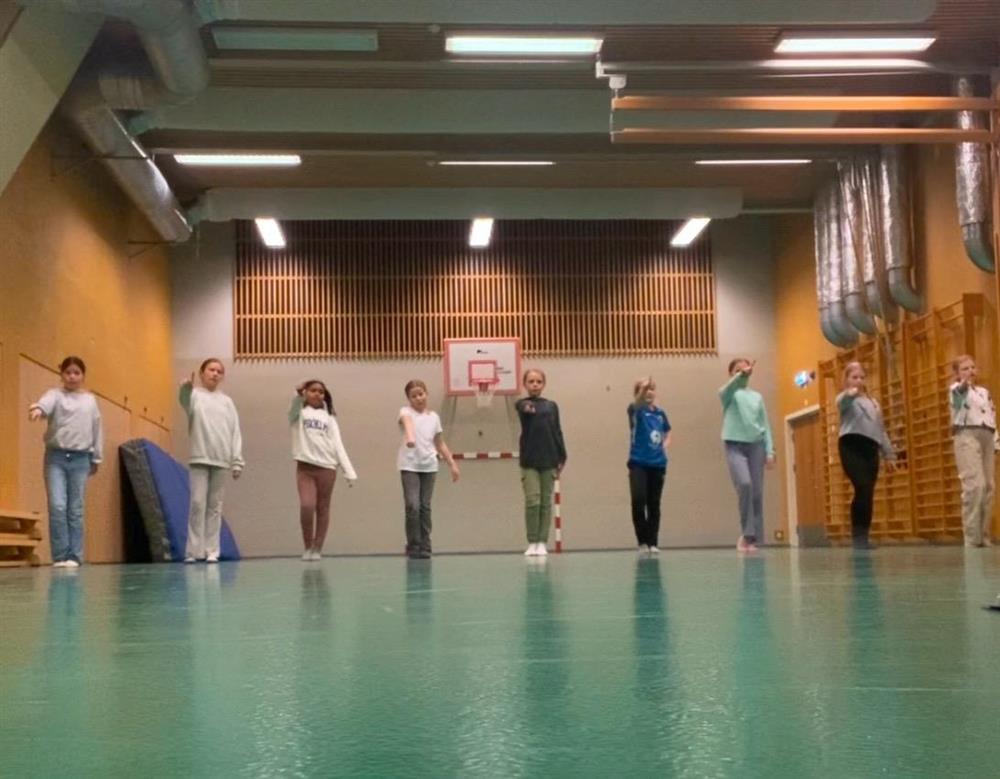 Julehilsen fra dans 2024 - Klikk for stort bilde