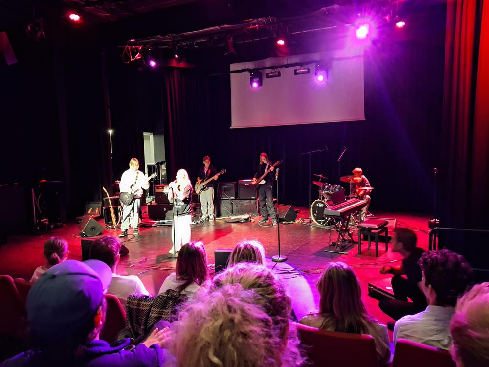 UKM 2024 Marit Seibt Roaldset deltok fra Tingvoll - Klikk for stort bilde