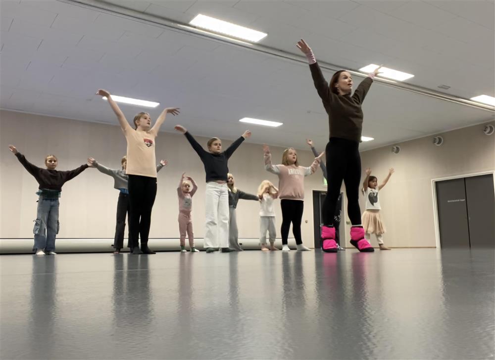 Julehilsen fra dans 2024 - Klikk for stort bilde