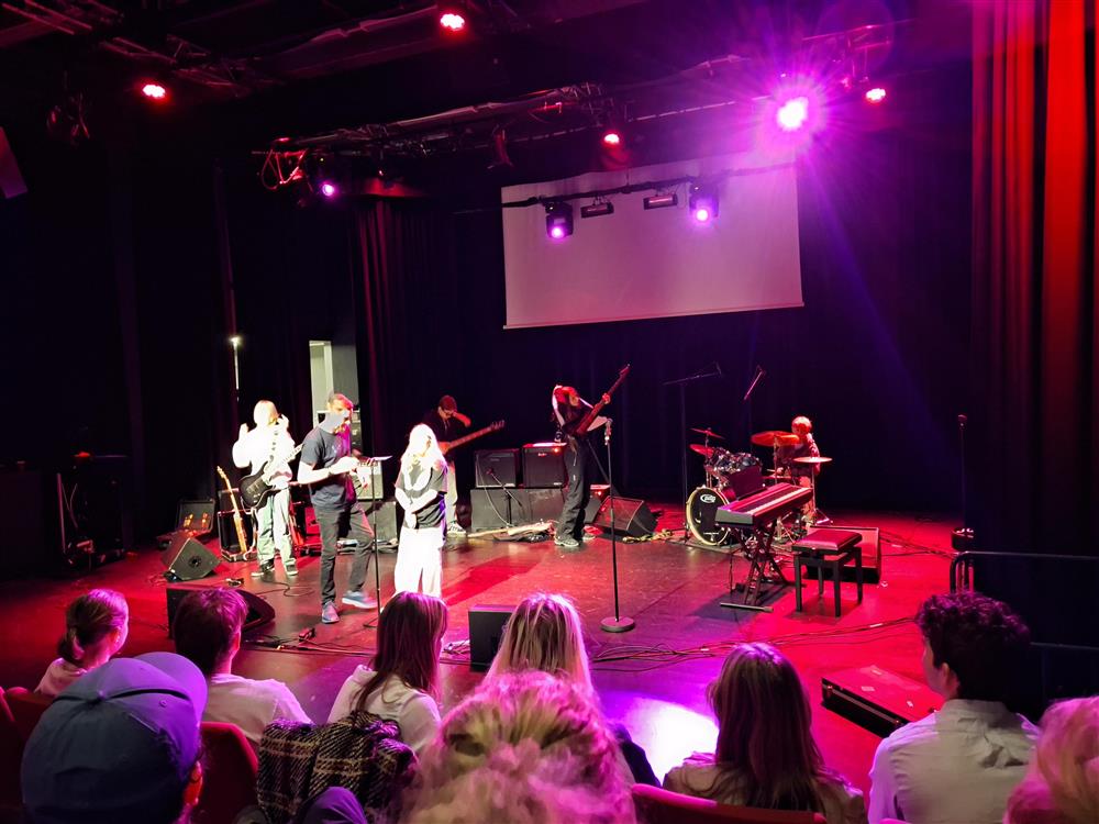 UKM 2024 Marit Seibt Roaldset deltok fra Tingvoll - Klikk for stort bilde