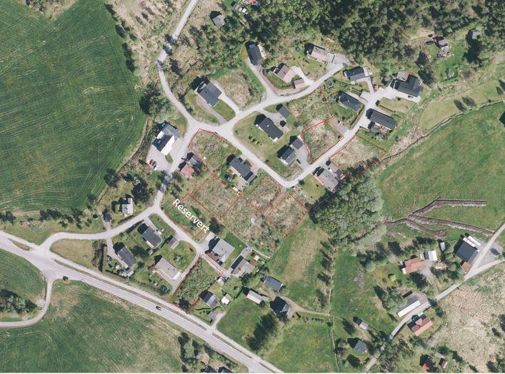 Flyfoto med illustrasjon over ledige tomter i Kvisvik boligfelt - Klikk for stort bilde